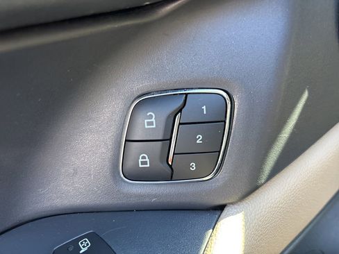 Used 2022 Ford Expedition Limited image 17