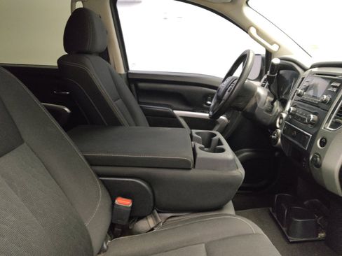 Used 2017 Nissan Titan SV image 21