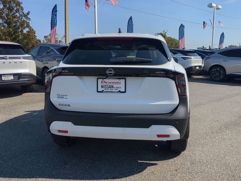 New 2026 Nissan Kicks SV image 5