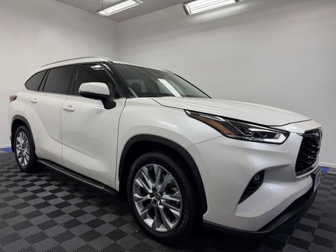 Used 2021 Toyota Highlander Limited FWD image 1