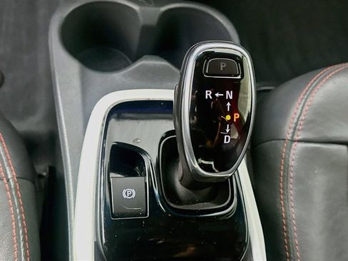 Used 2019 Chevrolet Bolt Premier w/ Infotainment Package FWD image 24