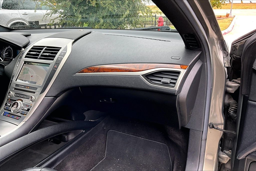 Used 2017 Lincoln MKZ Reserve FWD image 18