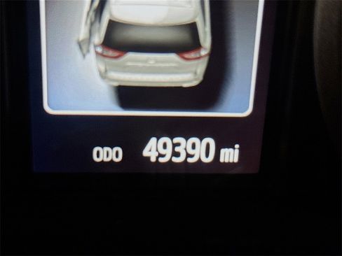 Certified 2020 Toyota Sienna L image 5