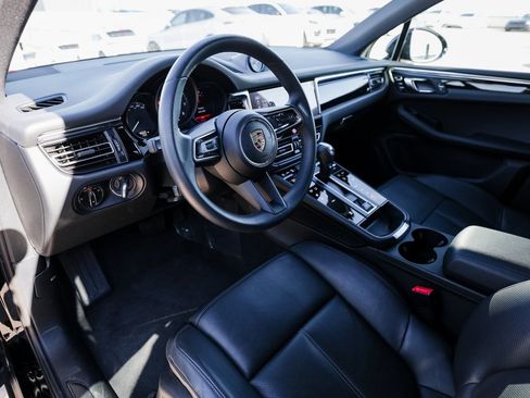 Used 2025 Porsche Macan AWD/4WD image 12