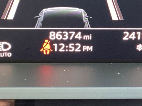 Used 2019 Audi e-tron Prestige w/ Prestige Package image 5