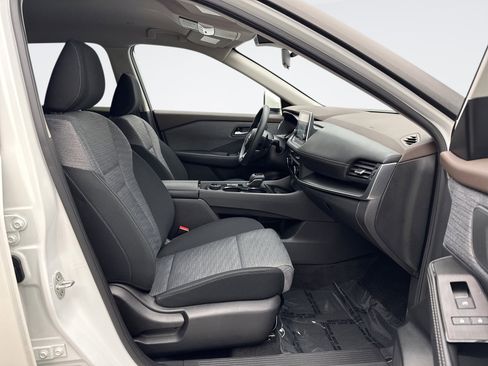 Used 2023 Nissan Rogue SV image 17