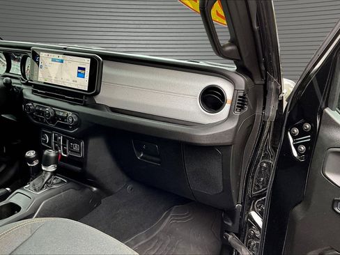 Used 2025 Jeep Wrangler Unlimited Sport AWD/4WD image 18