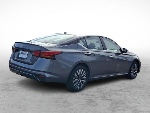 Used 2024 Nissan Altima 2.5 SV image 5