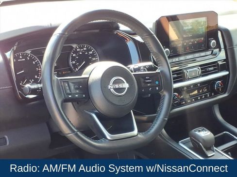 Used 2024 Nissan Pathfinder SV FWD image 2