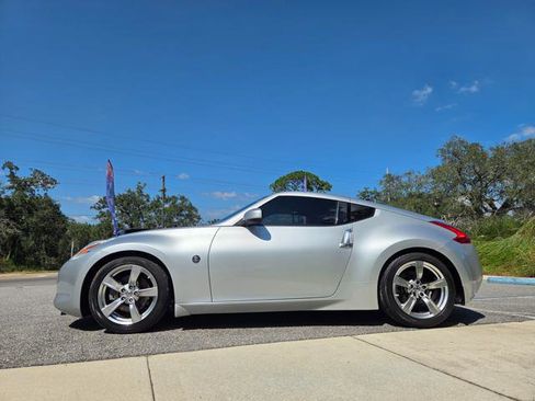 Used 2009 Nissan 370Z Touring image 10