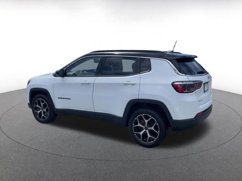 Used 2025 Jeep Compass Limited image 9