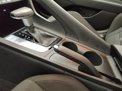 Used 2025 Hyundai Elantra SE FWD image 26