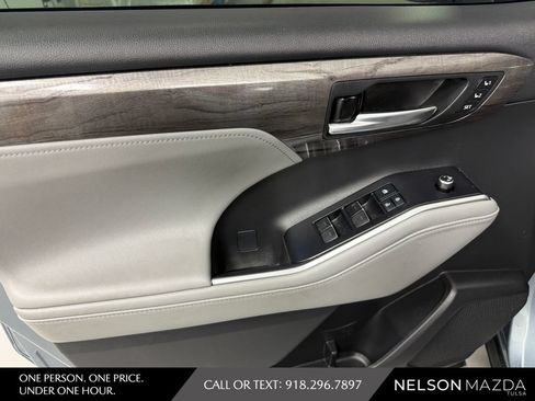 Used 2021 Toyota Highlander Platinum AWD/4WD image 19