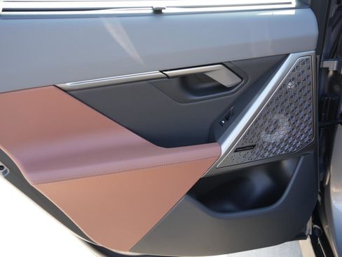 Used 2025 BMW i5 xDrive40 image 9