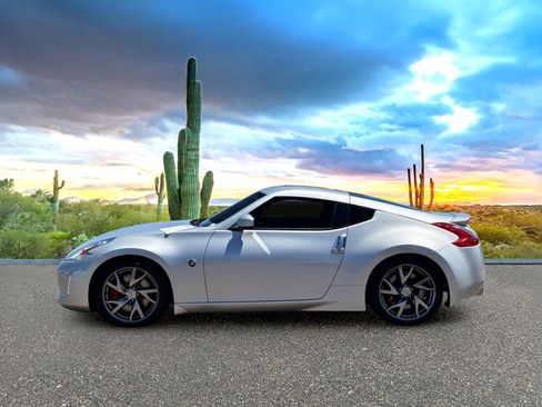 Used 2013 Nissan 370Z Touring w/ Sport Pkg RWD image 3