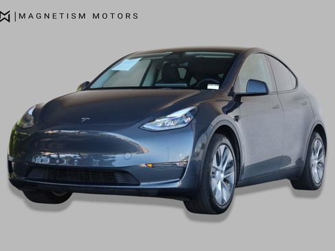 Used 2023 Tesla Model Y Long Range AWD/4WD image 5