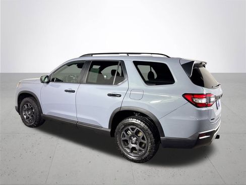 Certified 2025 Honda Pilot TrailSport image 9