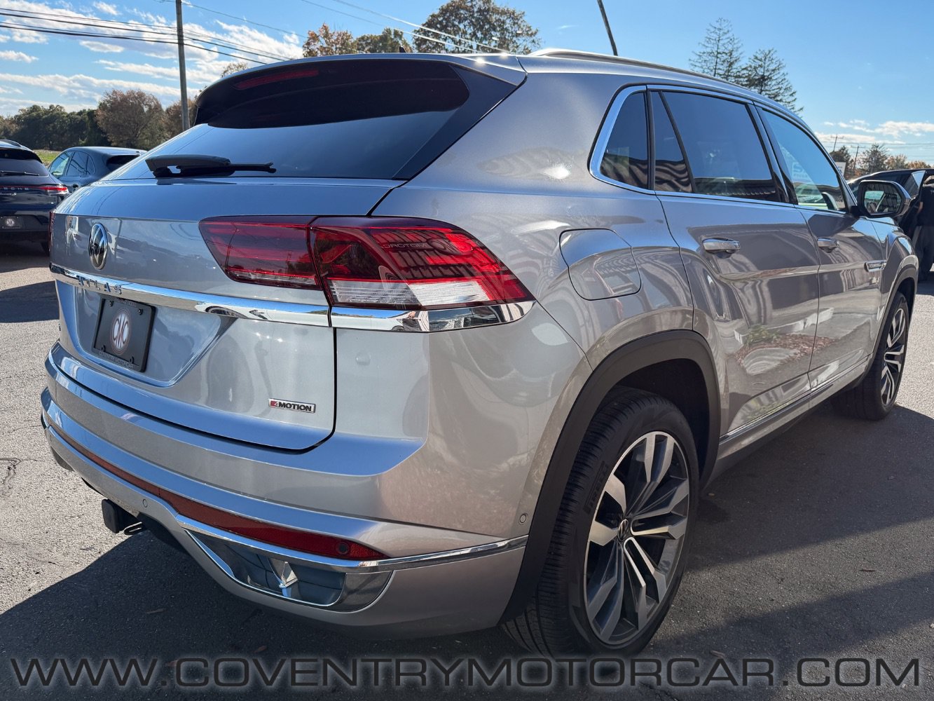 Used 2022 Volkswagen Atlas Cross Sport SEL Premium R-Line AWD/4WD image 5