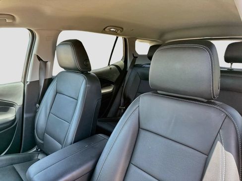Used 2023 GMC Terrain SLT FWD image 12