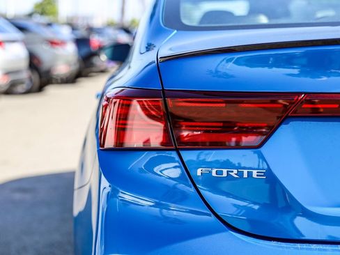 Used 2023 Kia Forte GT FWD image 7