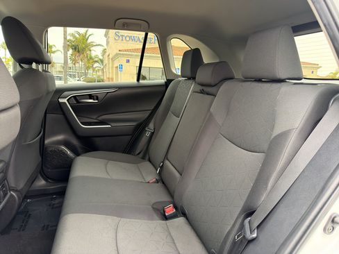 Used 2024 Toyota RAV4 XLE FWD image 8