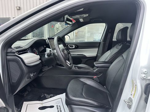 Used 2023 Jeep Compass Limited image 12