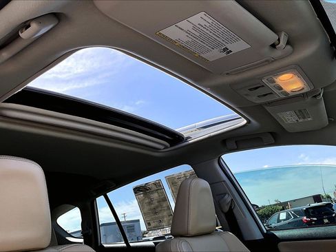 Used 2014 Toyota RAV4 Limited w/ Technology Package FWD image 9