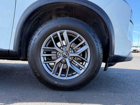 Used 2023 Nissan Rogue S image 10