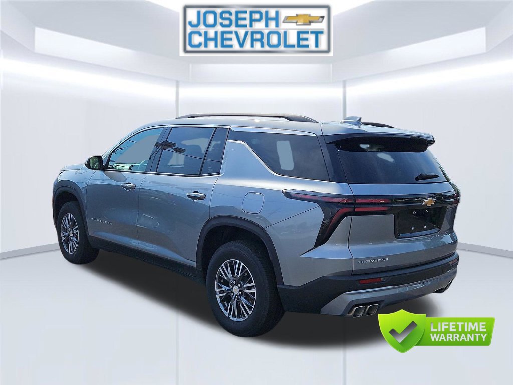 Used 2026 Chevrolet Traverse LT FWD image 4