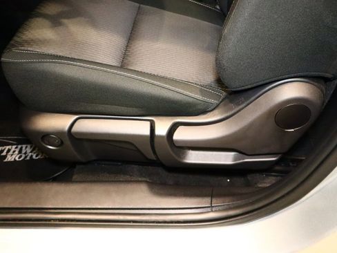 Used 2025 Mitsubishi Outlander ES image 23