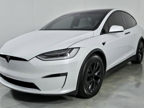 Used 2023 Tesla Model X Plaid image 5