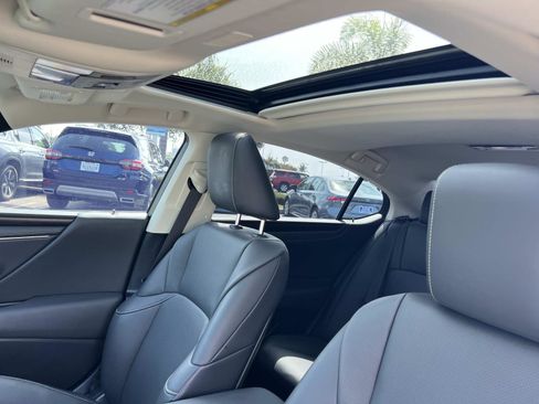 Used 2025 Lexus ES 300h w/ Premium Package FWD image 19