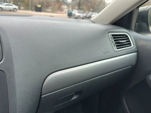 Used 2015 Volkswagen Jetta SE image 37