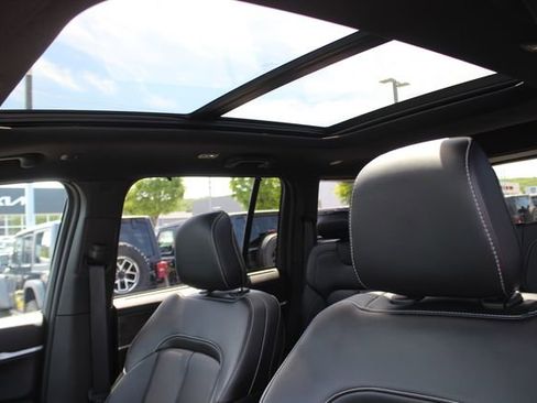 Used 2025 Jeep Grand Cherokee Limited w/ Luxury Tech Group II AWD/4WD image 24