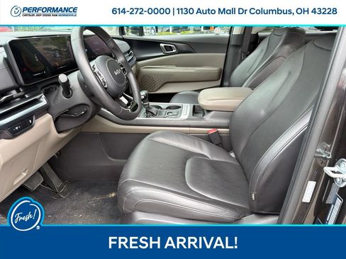 Used 2025 Kia Carnival FWD image 14