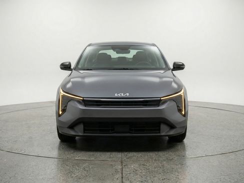 Used 2025 Kia K4 LXS image 2