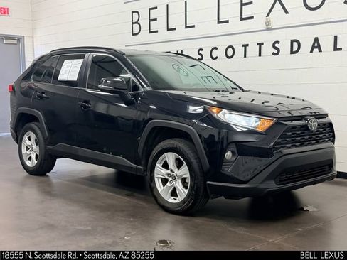 Used 2021 Toyota RAV4 XLE FWD image 2
