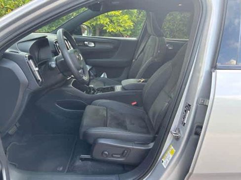 Used 2023 Volvo XC40 Recharge Ultimate AWD/4WD image 4