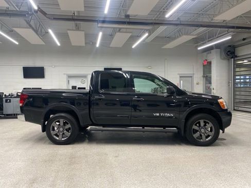 Used 2015 Nissan Titan SV w/ SV Value Truck Package image 4