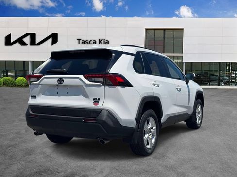Used 2021 Toyota RAV4 XLE w/ Convenience Package AWD/4WD image 4