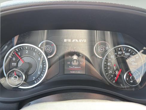 Used 2024 RAM 2500 Big Horn w/ Bed Utility Group AWD/4WD image 18