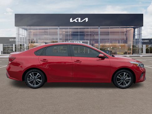 Certified 2023 Kia Forte LXS FWD image 3