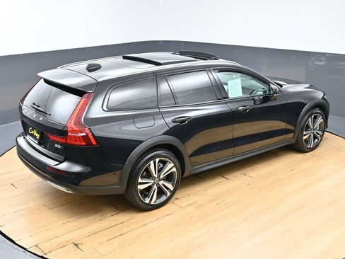 Used 2025 Volvo V60 B5 Cross Country Plus AWD/4WD image 43