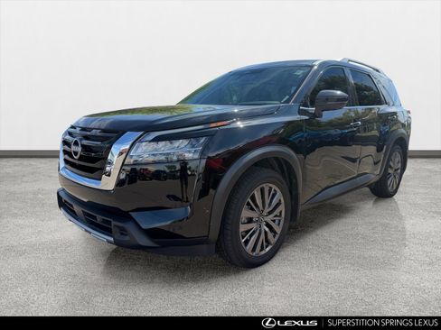 Used 2024 Nissan Pathfinder SL w/ SL Premium Package FWD image 5