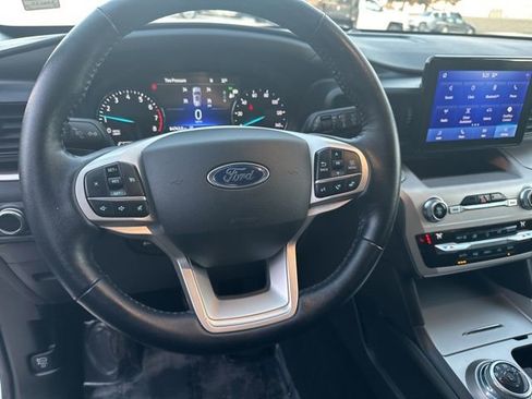 Used 2021 Ford Explorer XLT image 18