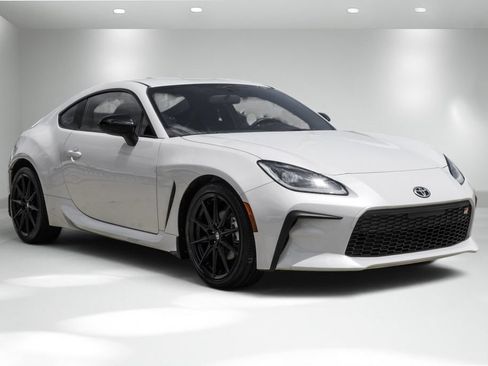 Used 2025 Toyota GR86 Premium RWD image 7