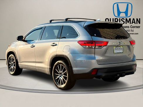 Used 2017 Toyota Highlander SE image 3