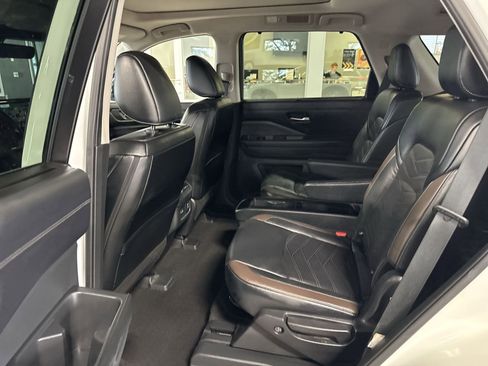 Certified 2023 Nissan Pathfinder Platinum AWD/4WD image 31
