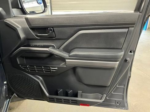Used 2025 Toyota Tacoma SR5 AWD/4WD image 12