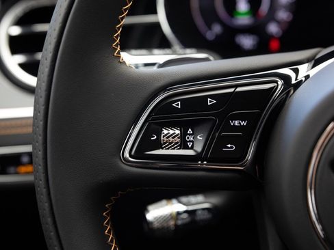 Used 2025 Bentley Flying Spur Plug-In Hybrid image 38